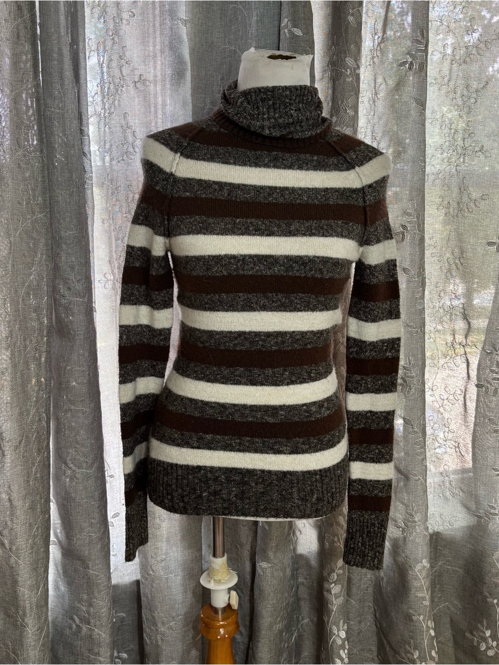 Y2K Arizona Jean Company Striped Turtleneck Sweater in Brown, Gray & Cream